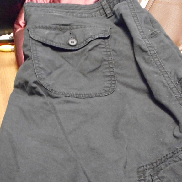 ST JOHNS BAY BLACK CARGO CAPRI PANTS - Picture 4 of 5
